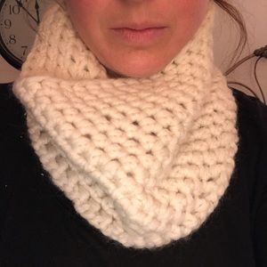 🧣Custom made cream cowl scarf